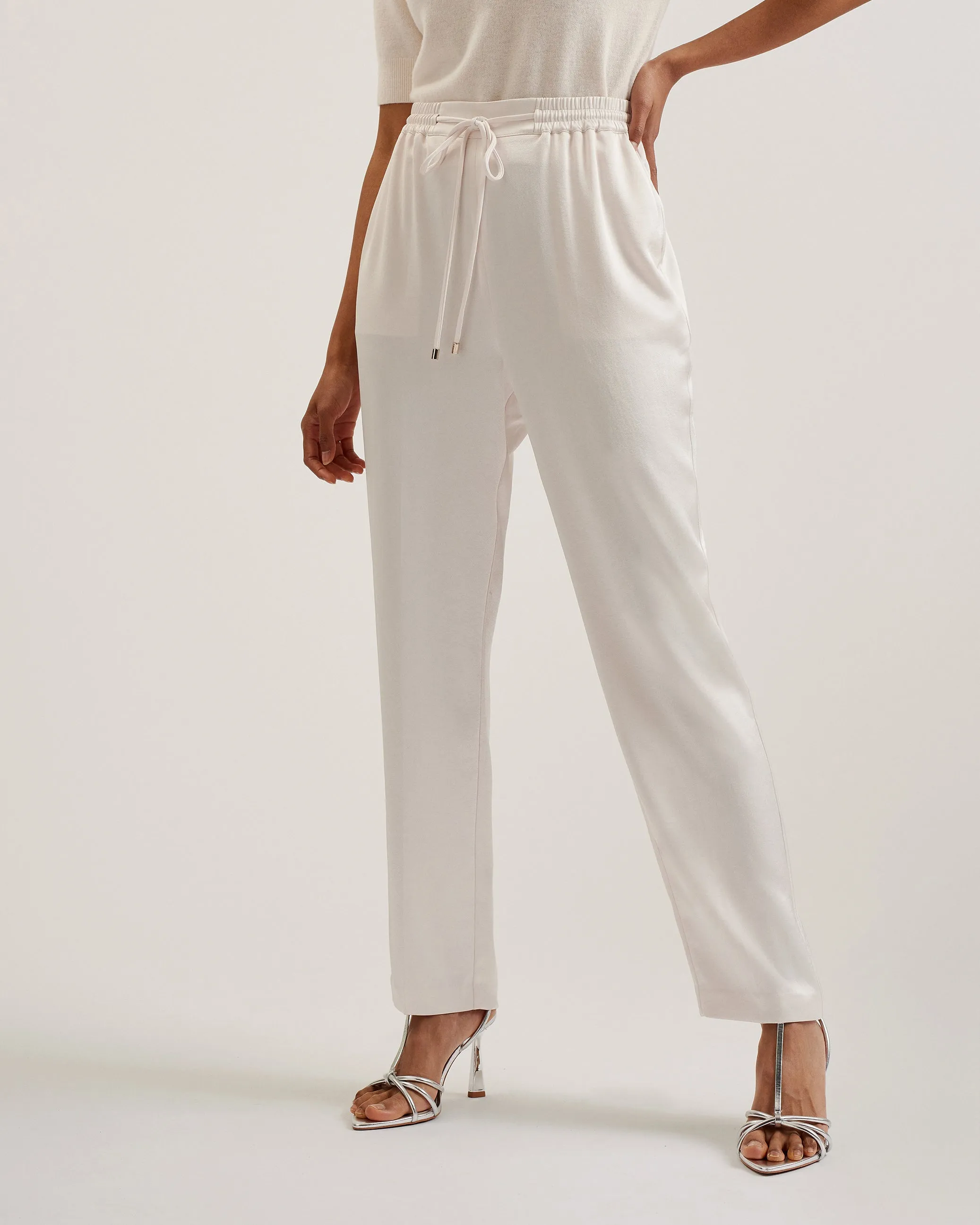 Natori Satin Slim Fit Jogger Ivory